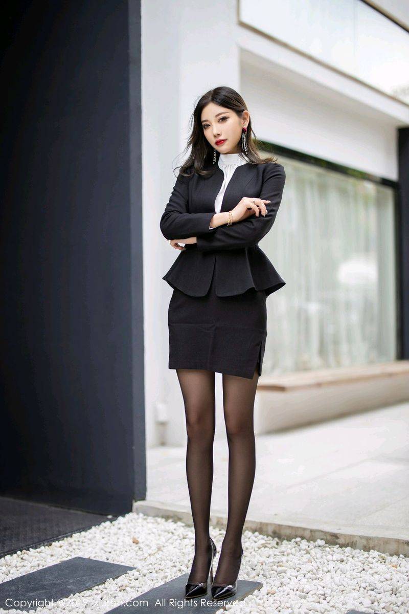 秀人网性感女神杨晨晨sugar职场OL秘书装扮黑丝美腿写真-10