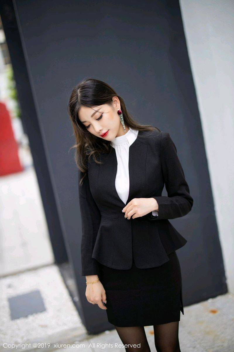 秀人网性感女神杨晨晨sugar职场OL秘书装扮黑丝美腿写真-18