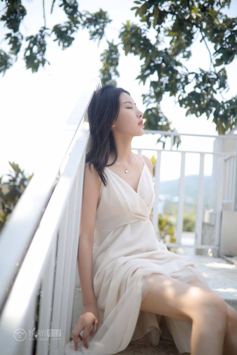 YALAYI雅拉伊美女模特白璐修长美腿吊带长裙气质性感写真-6