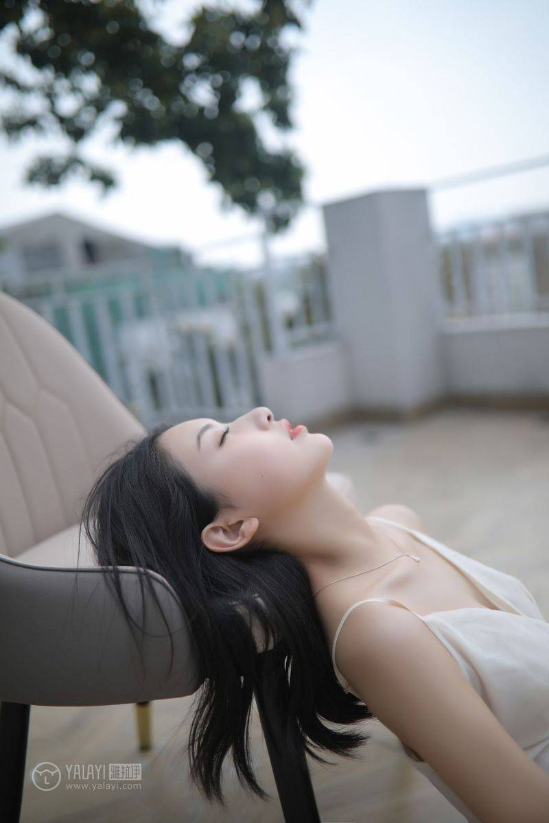 YALAYI雅拉伊美女模特白璐修长美腿吊带长裙气质性感写真-24