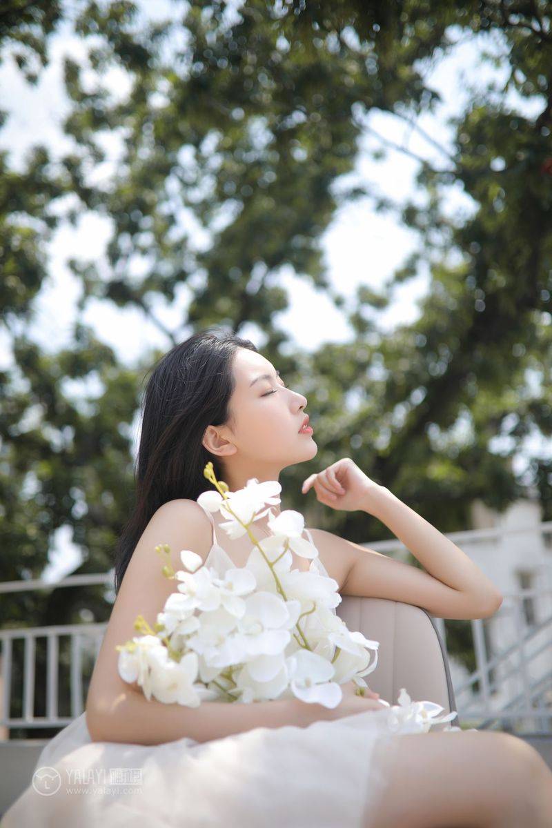 YALAYI雅拉伊美女模特白璐修长美腿吊带长裙气质性感写真-21