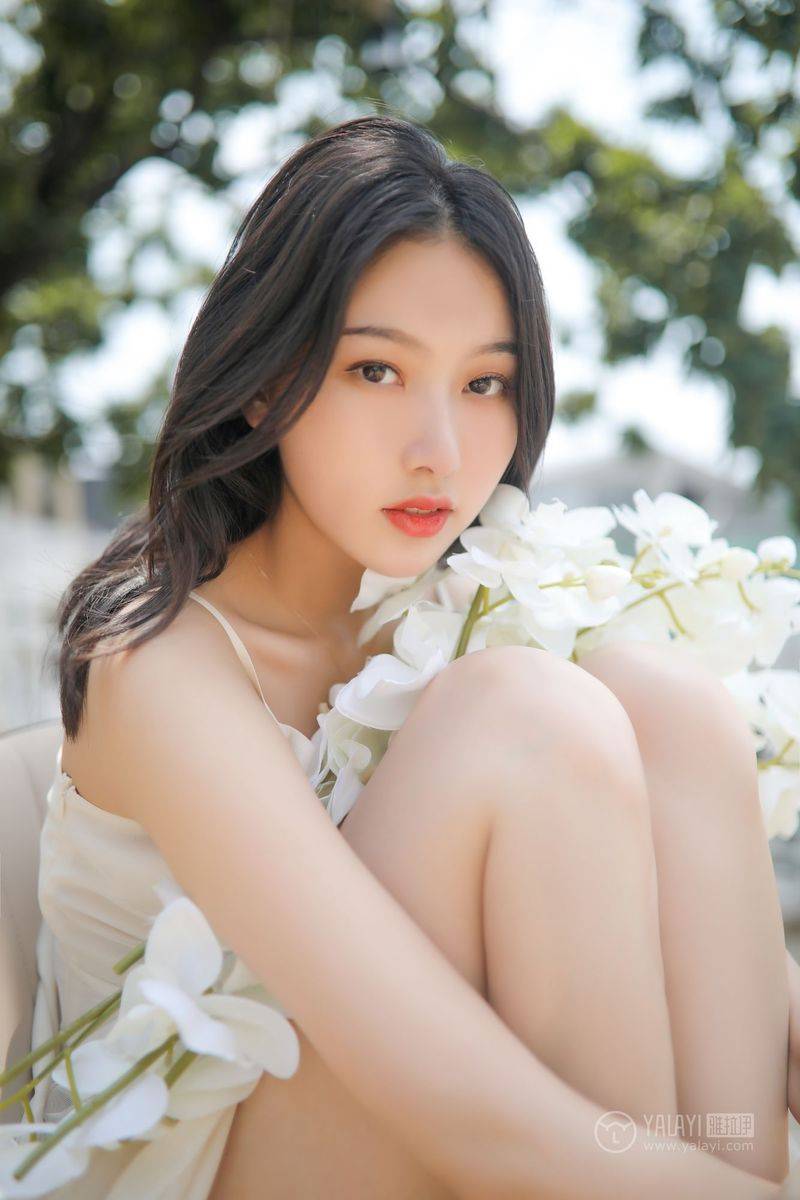 YALAYI雅拉伊美女模特白璐修长美腿吊带长裙气质性感写真-25
