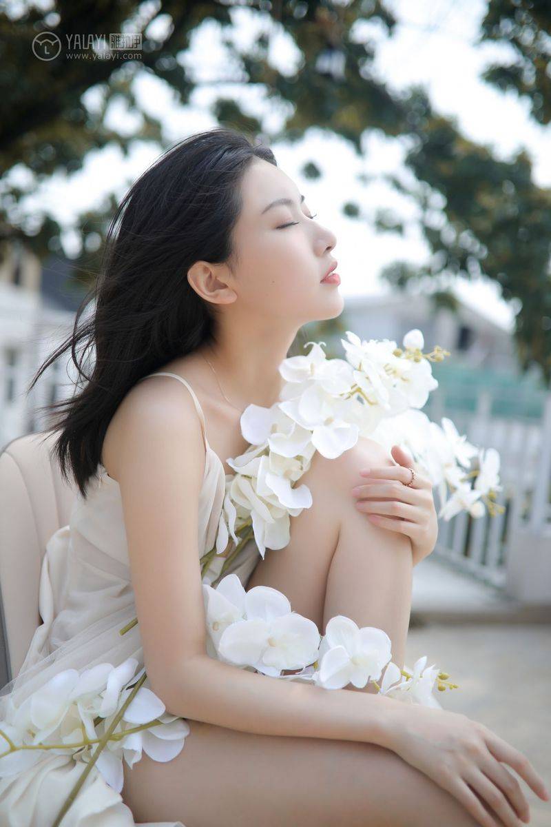 YALAYI雅拉伊美女模特白璐修长美腿吊带长裙气质性感写真-26