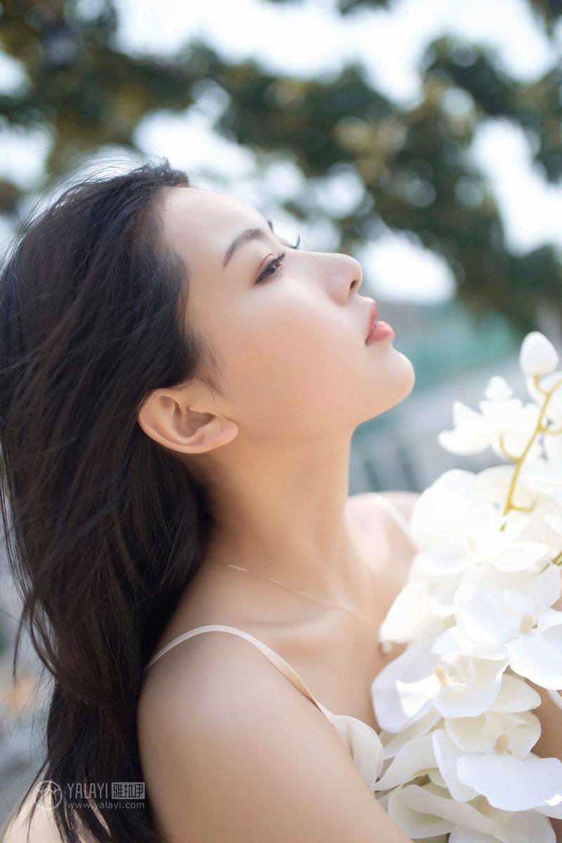 YALAYI雅拉伊美女模特白璐修长美腿吊带长裙气质性感写真-27