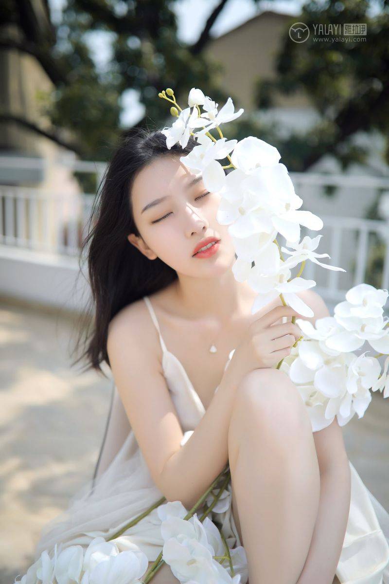 YALAYI雅拉伊美女模特白璐修长美腿吊带长裙气质性感写真-29