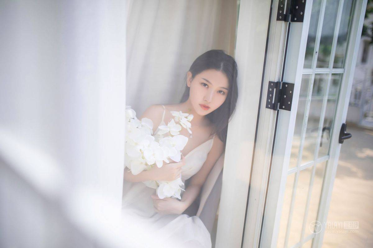 YALAYI雅拉伊美女模特白璐修长美腿吊带长裙气质性感写真-41