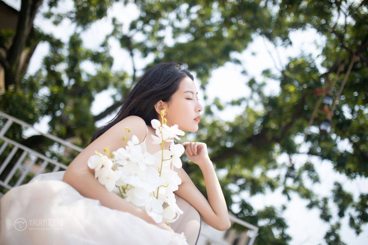 YALAYI雅拉伊美女模特白璐修长美腿吊带长裙气质性感写真-42