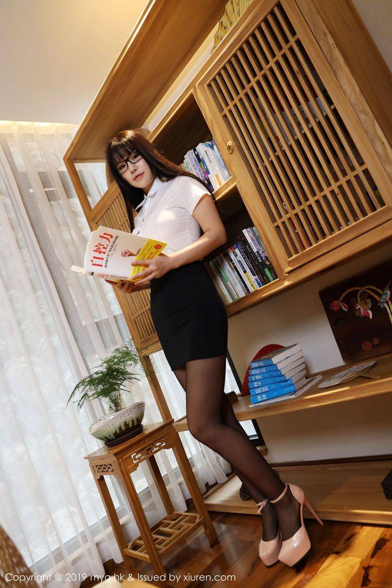 美媛馆性感女神Barbie可儿童颜巨乳职场OL黑丝美腿大理旅拍-65