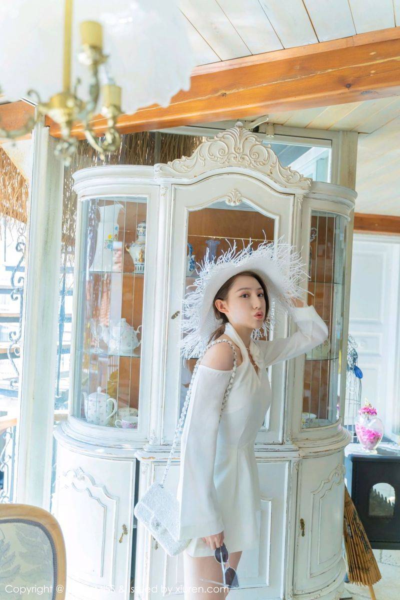 爱蜜社气质美女刘奕宁Lynn修长美腿户外比基尼土耳其旅拍-12