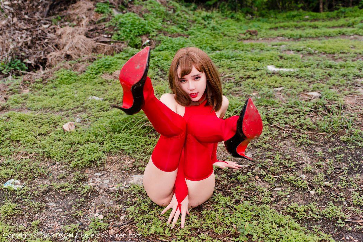 御女郎美女模特艾小青筒袜美腿真空户外露出妖艳性感车拍-41