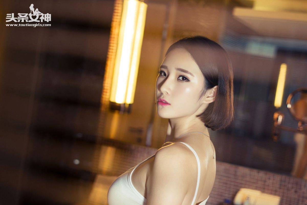 头条女神美女模特秦若兮樱桃小嘴性感玉足短发气质写真-33