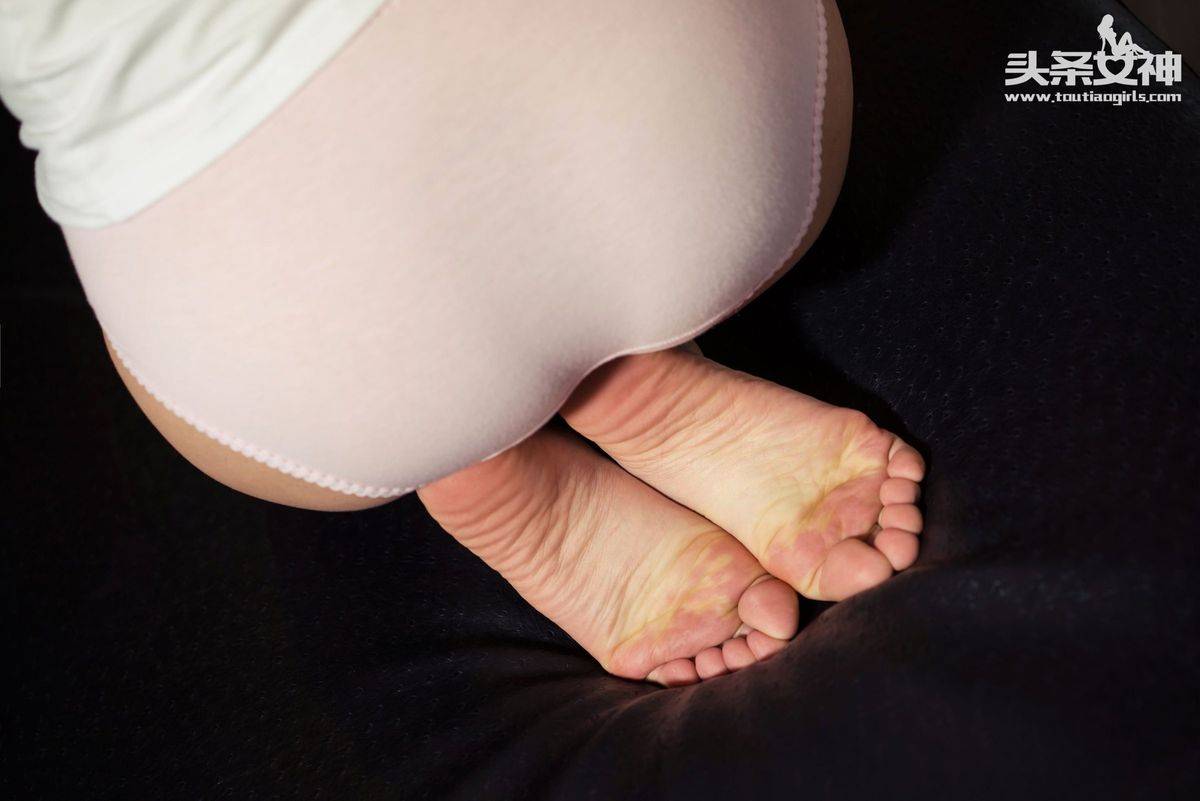 头条女神美女模特秦若兮樱桃小嘴性感玉足短发气质写真-37