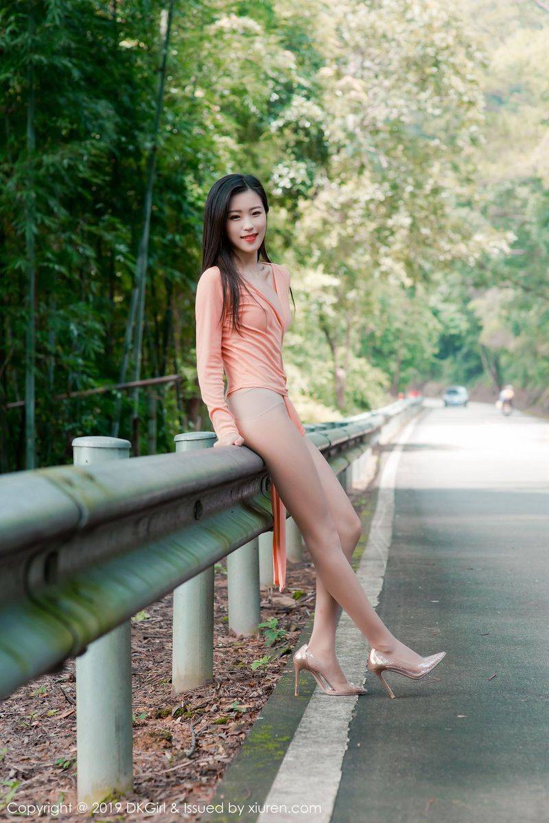 御女郎新人妹子小子怡Alice户外露天车拍系列首套性感写真-38