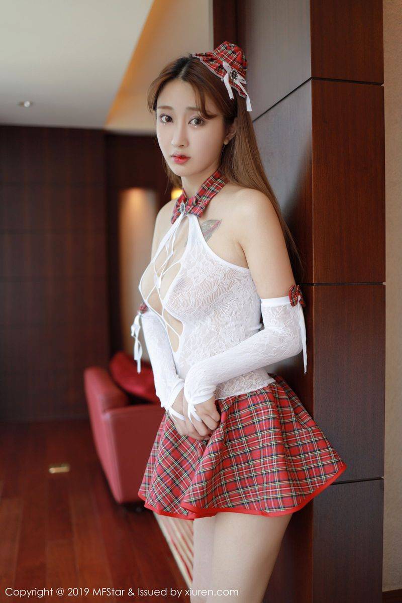 模范学院性感嫩模林子欣学生装镂空内衣格子短裙诱惑写真-9