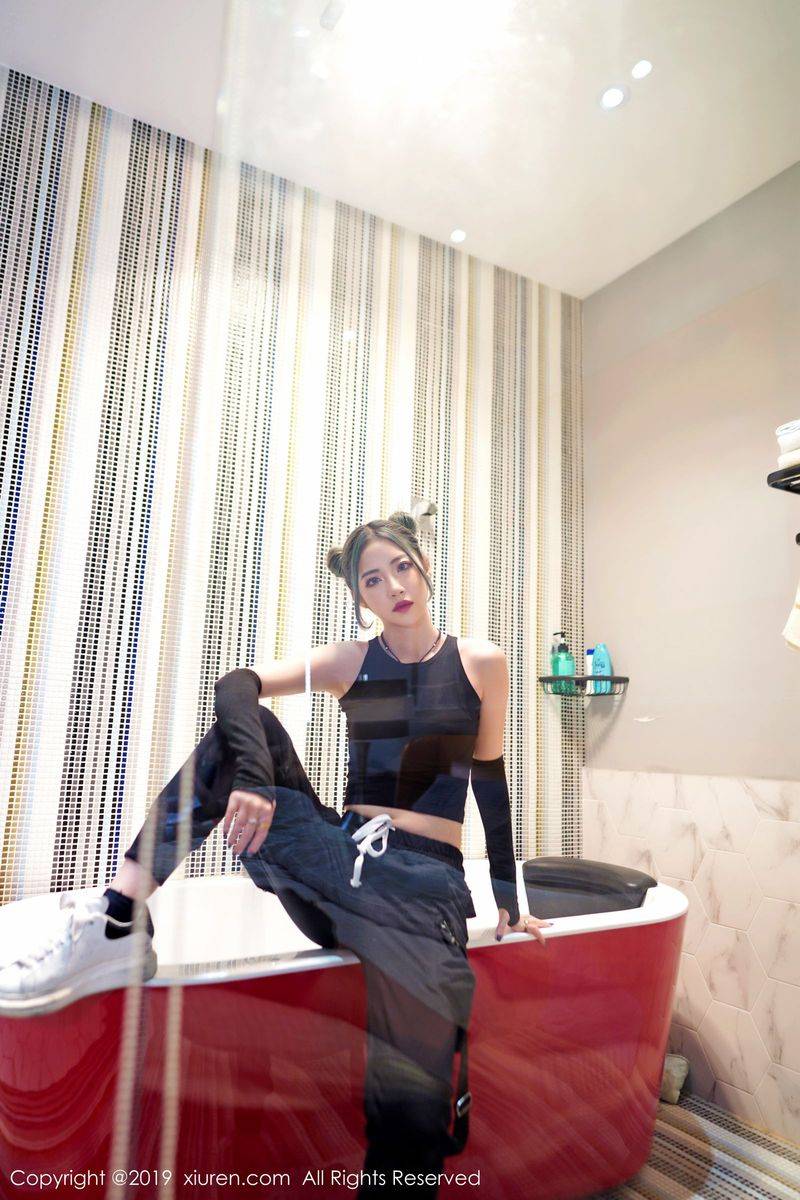 秀人网性感女神小樱和清秀容颜曼妙身材修长美腿冷艳写真-4