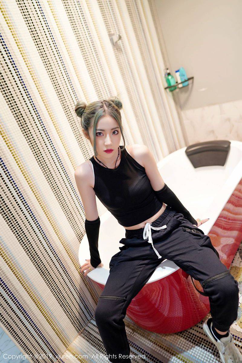 秀人网性感女神小樱和清秀容颜曼妙身材修长美腿冷艳写真-11