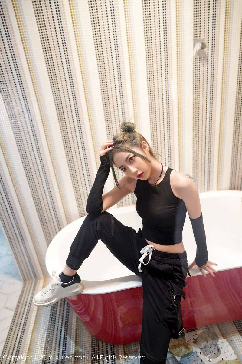 秀人网性感女神小樱和清秀容颜曼妙身材修长美腿冷艳写真-7