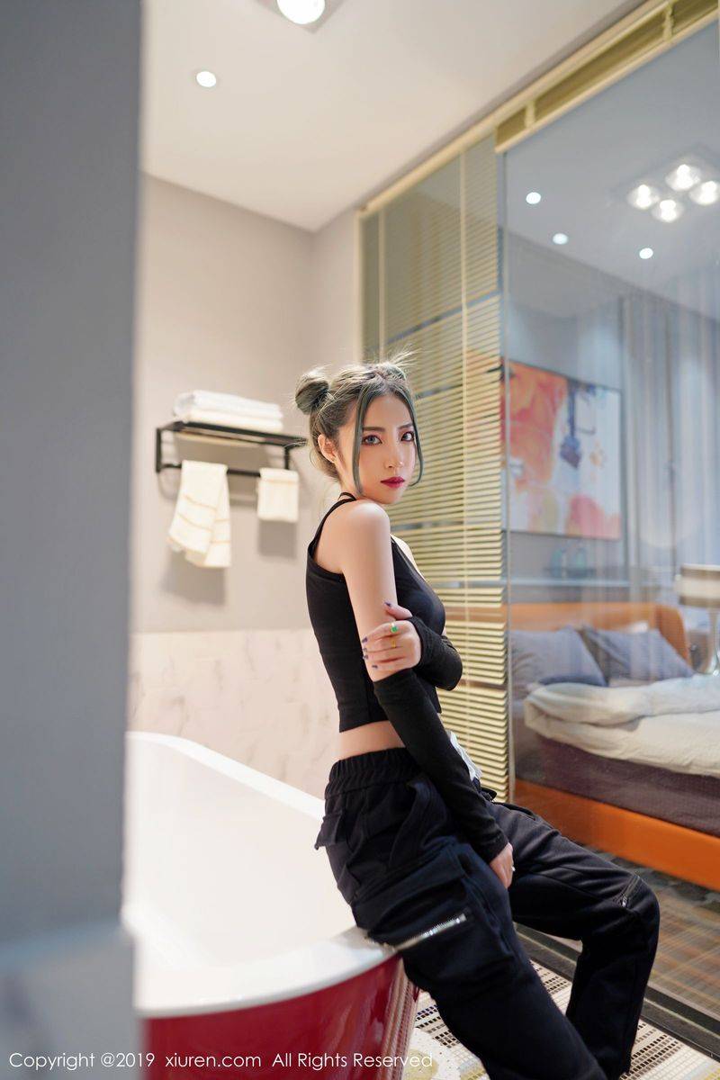 秀人网性感女神小樱和清秀容颜曼妙身材修长美腿冷艳写真-16