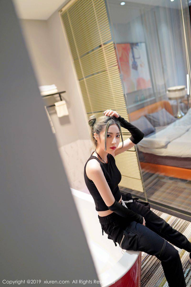 秀人网性感女神小樱和清秀容颜曼妙身材修长美腿冷艳写真-14