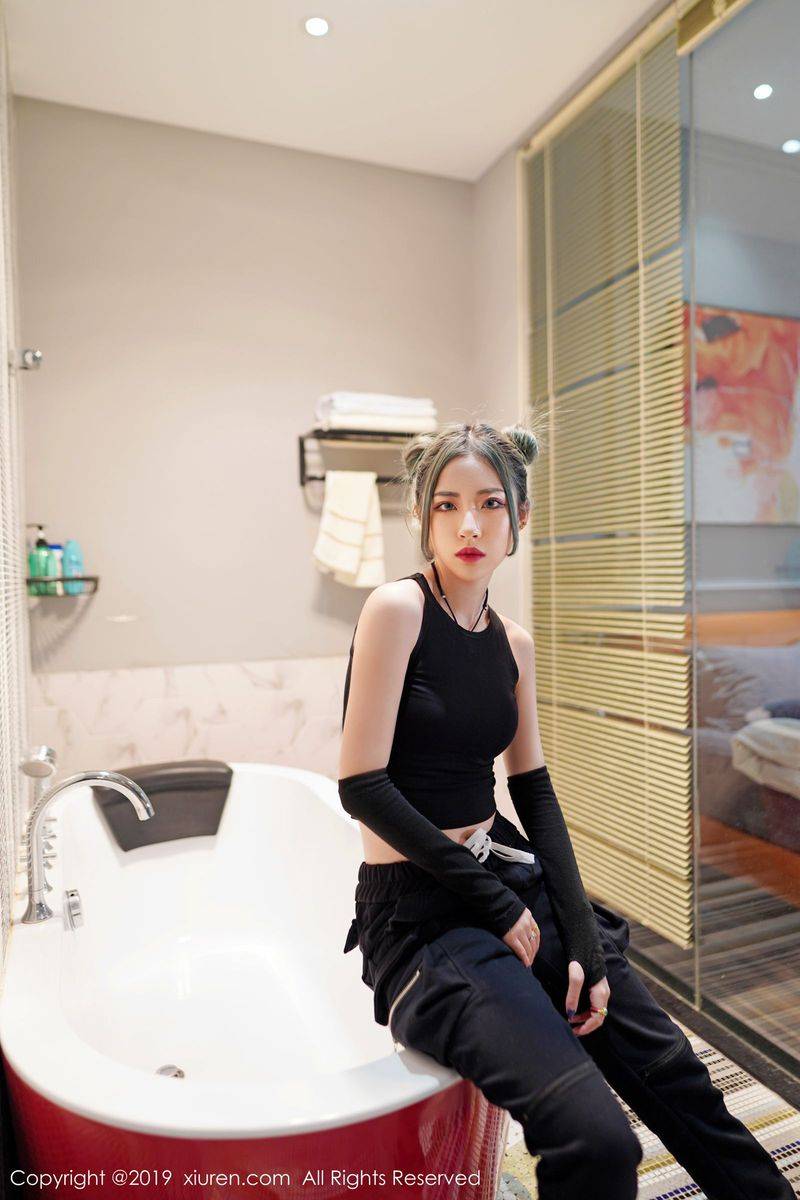 秀人网性感女神小樱和清秀容颜曼妙身材修长美腿冷艳写真-13