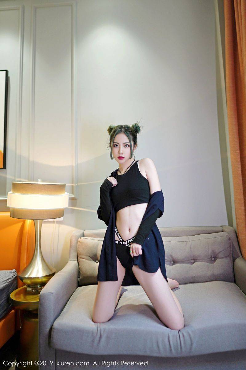 秀人网性感女神小樱和清秀容颜曼妙身材修长美腿冷艳写真-18