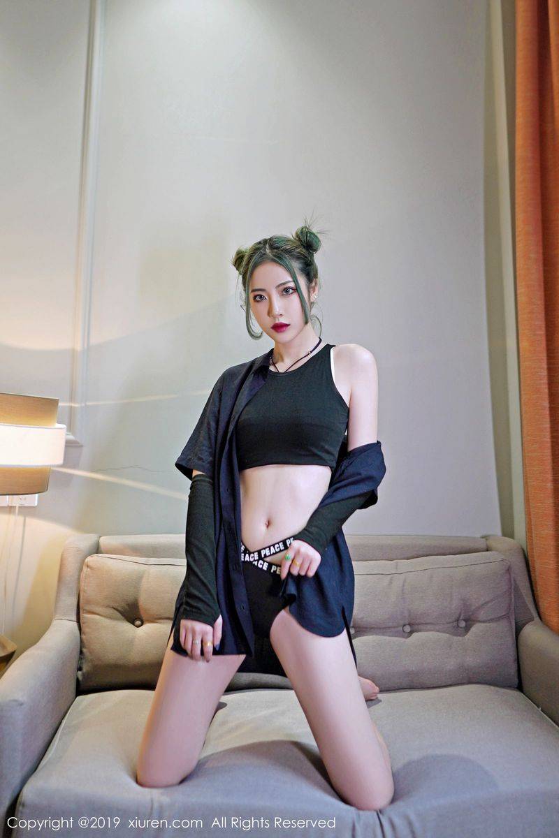 秀人网性感女神小樱和清秀容颜曼妙身材修长美腿冷艳写真-17