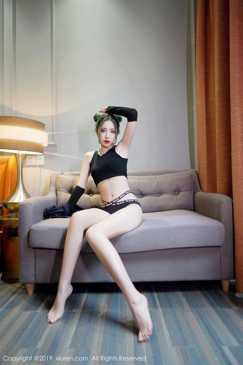 秀人网性感女神小樱和清秀容颜曼妙身材修长美腿冷艳写真-22