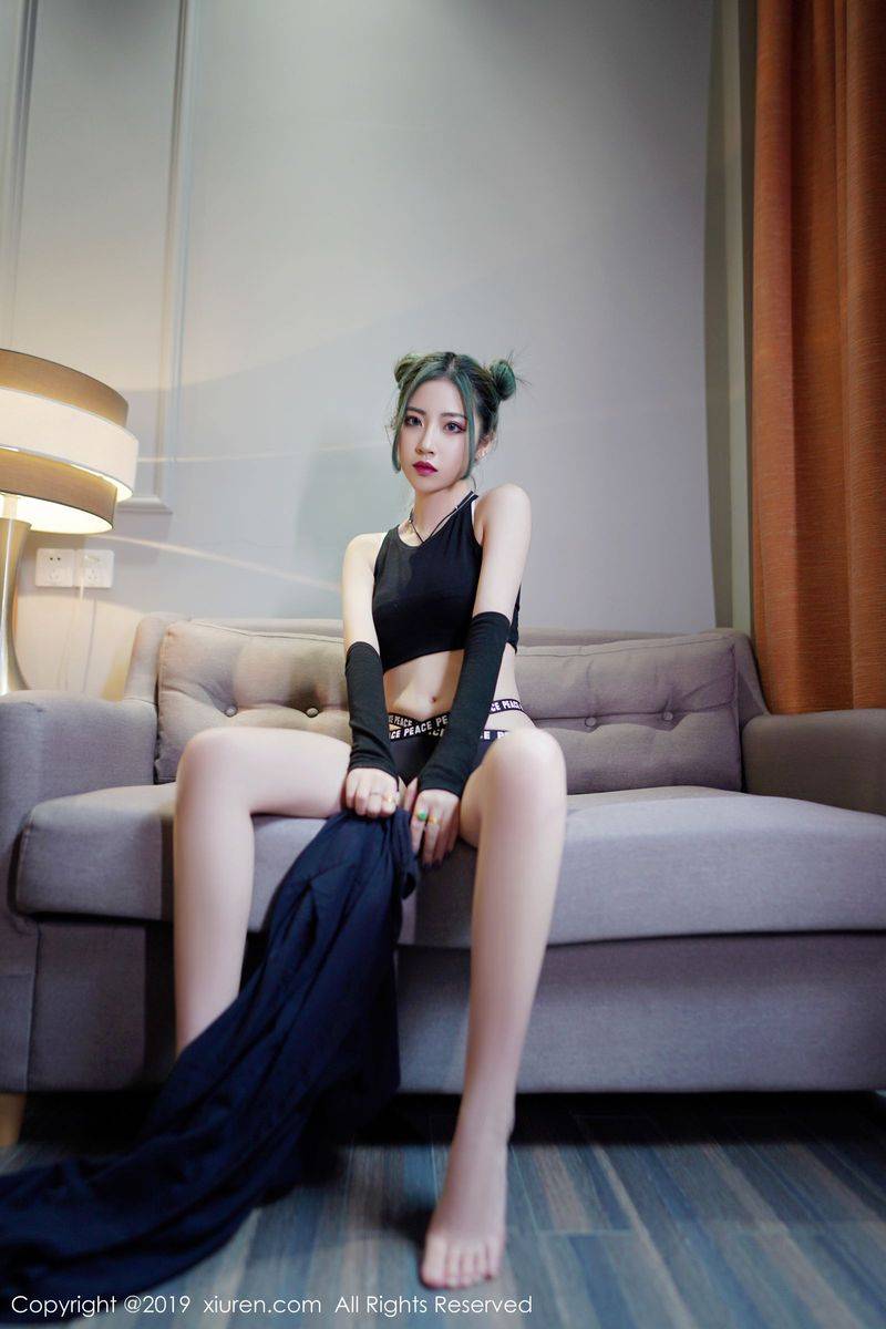 秀人网性感女神小樱和清秀容颜曼妙身材修长美腿冷艳写真-25