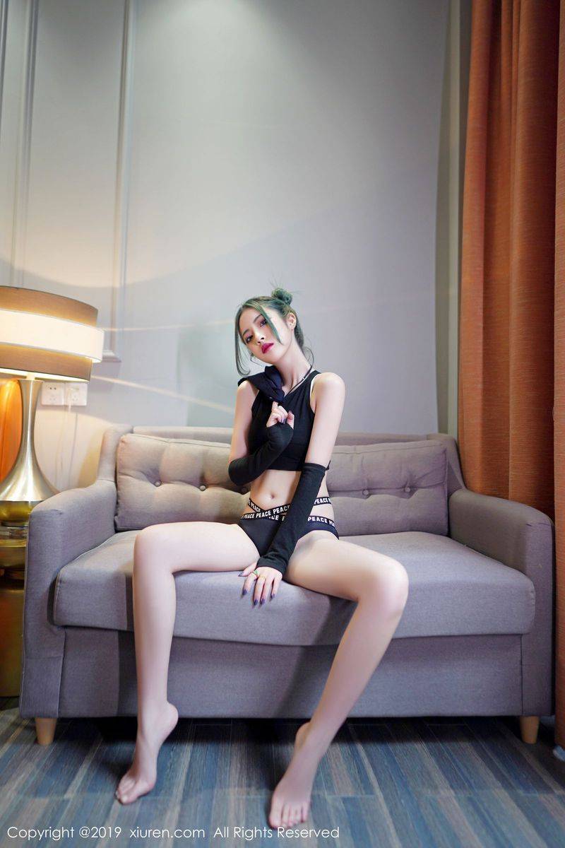 秀人网性感女神小樱和清秀容颜曼妙身材修长美腿冷艳写真-24