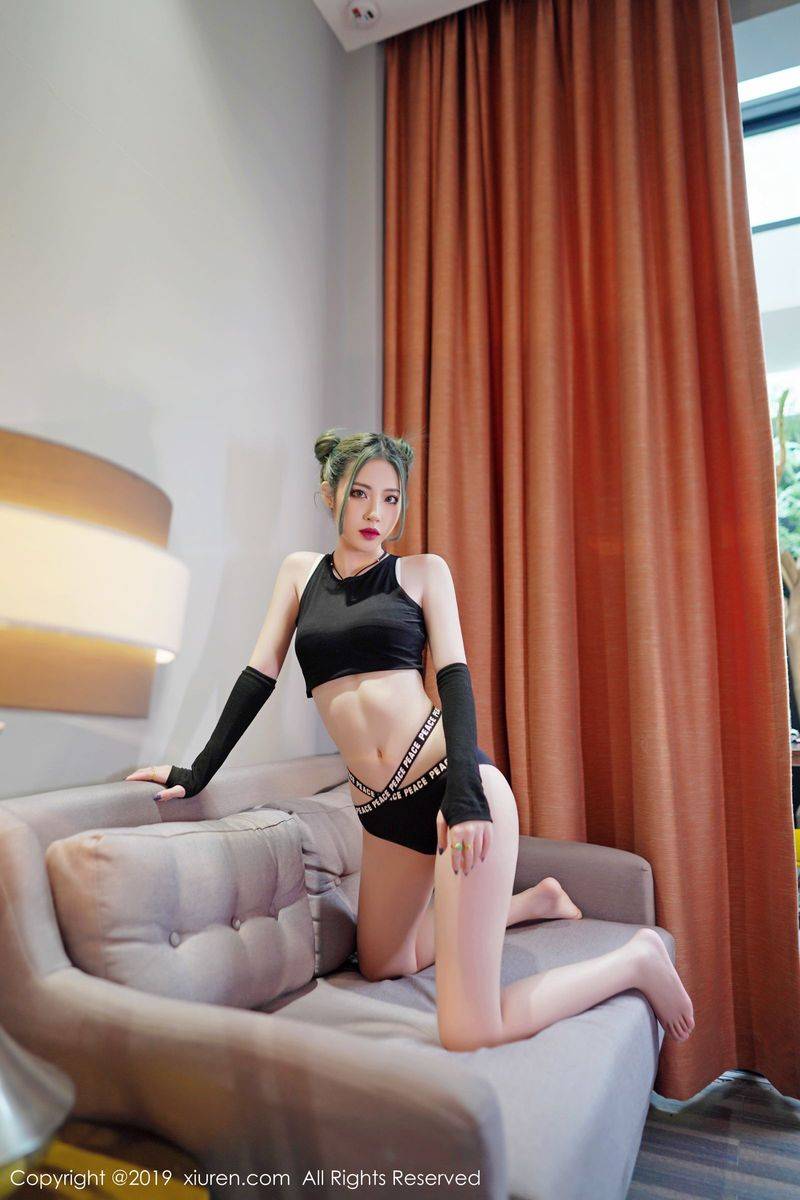 秀人网性感女神小樱和清秀容颜曼妙身材修长美腿冷艳写真-31