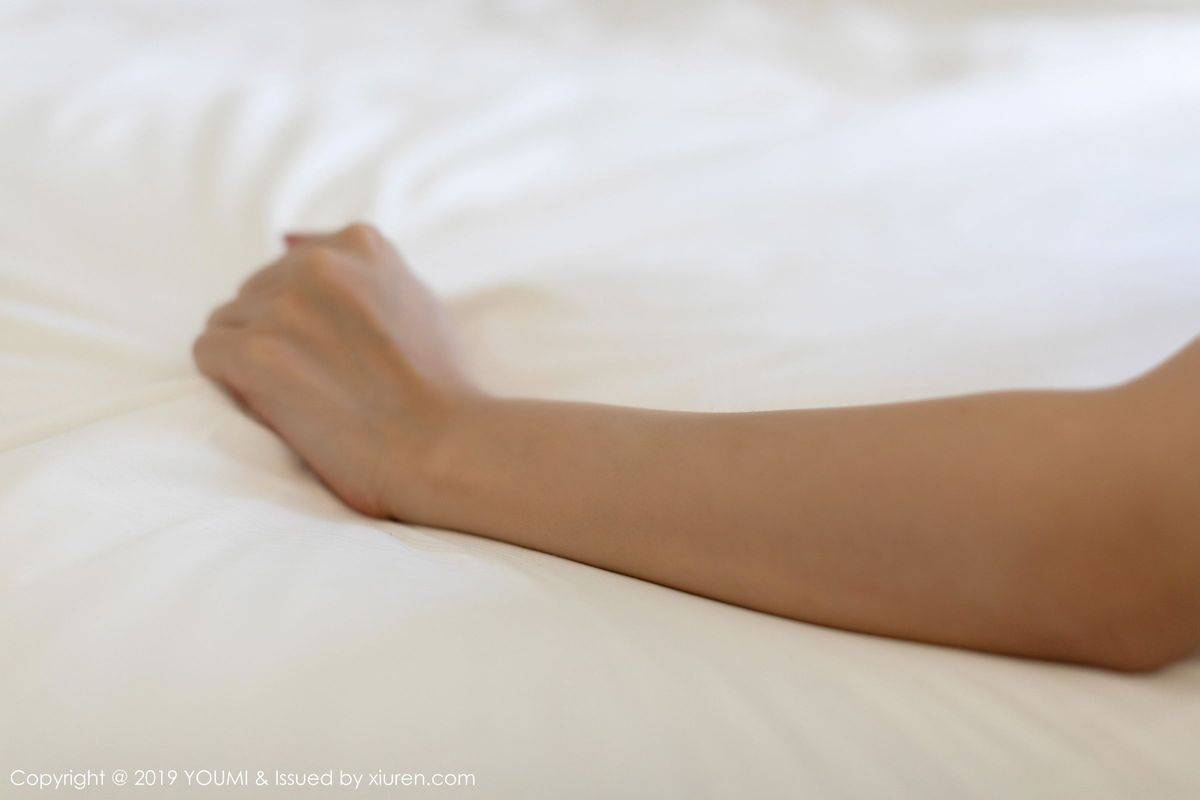 尤蜜荟性感女神王雨纯雪白肌肤艳红色内衣诱惑富国岛旅拍-16