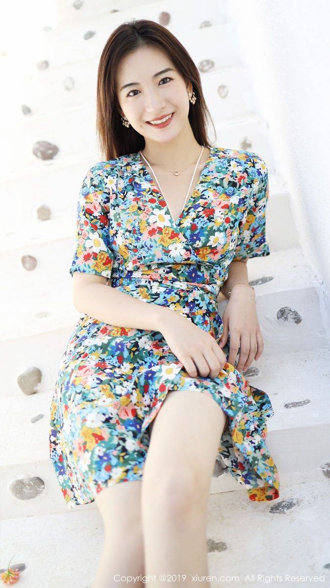 秀人网养眼美女艺儿拿铁大花长裙修长美腿首套性感写真-37