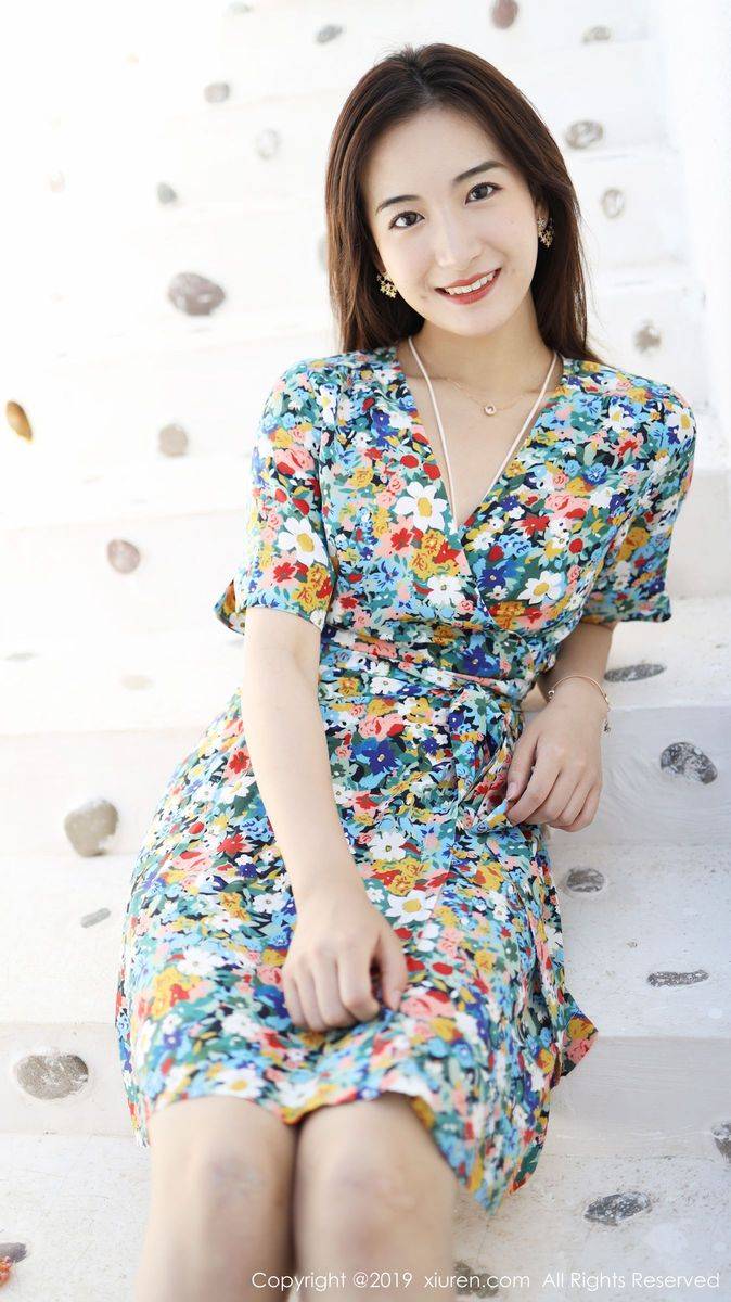 秀人网养眼美女艺儿拿铁大花长裙修长美腿首套性感写真-36