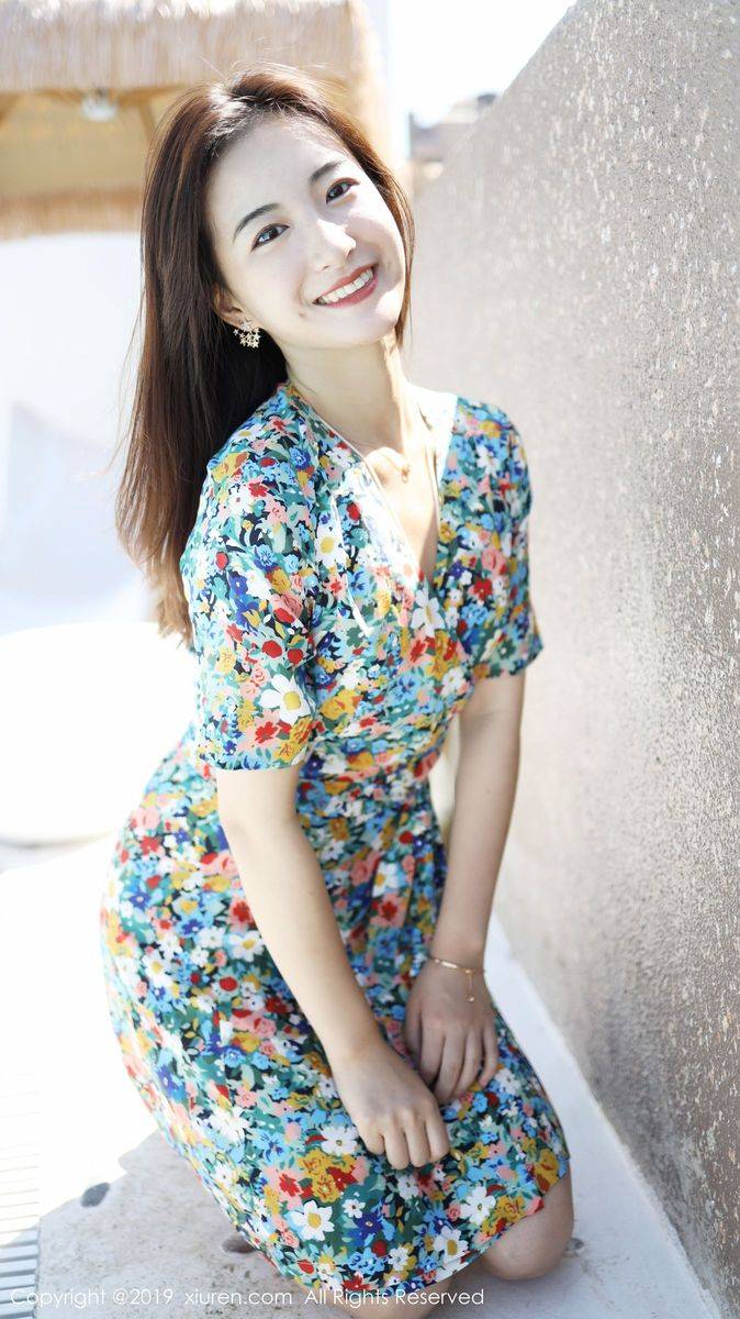 秀人网养眼美女艺儿拿铁大花长裙修长美腿首套性感写真-47