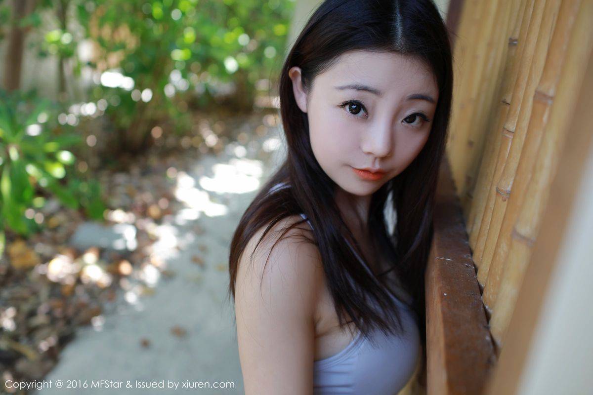 模范学院性感美女佘贝拉bella牛仔热裤翘臀美腿马尔代夫旅拍-53