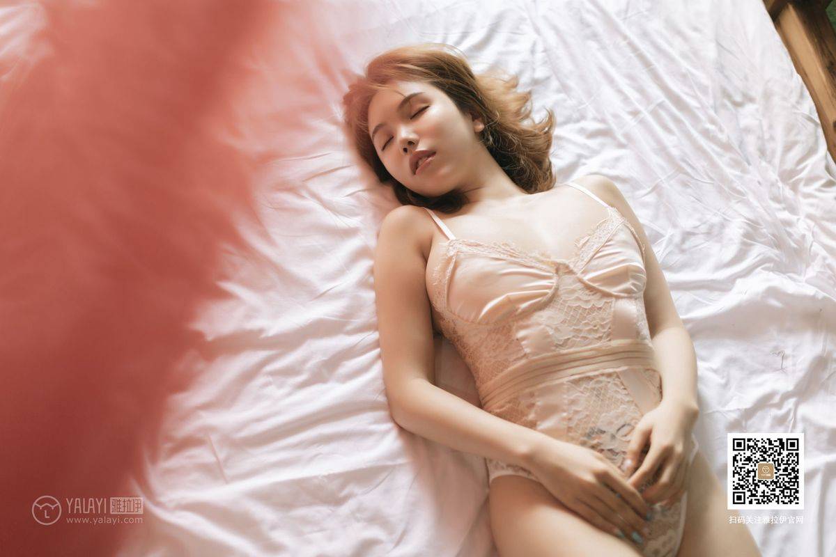 YALAYI雅拉伊美女模特黄乐然呼之若出极品身材池中戏水美图-26