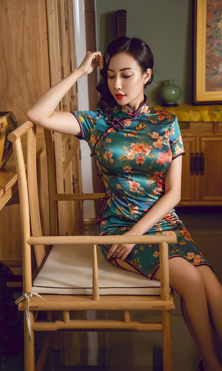 尤果网美女模特果儿Victoria韵味旗袍火辣身材性感写真-21