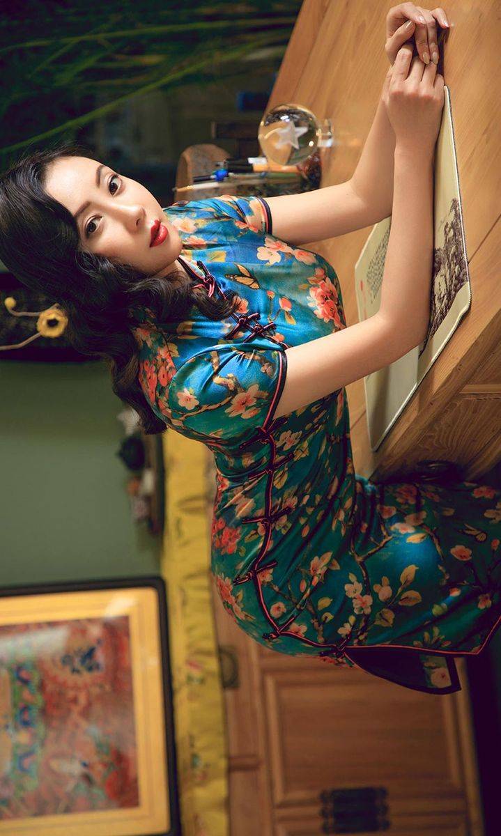 尤果网美女模特果儿Victoria韵味旗袍火辣身材性感写真-22