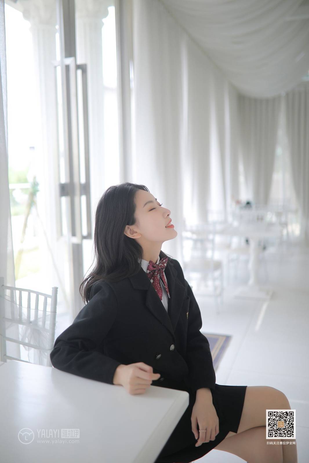 YALAYI雅拉伊性感美女白璐校服装扮修长美腿毕业季套图