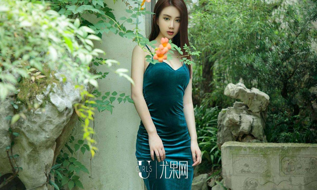 尤果网美女模特苏小曼修长美腿透视蕾丝内衣诱惑户外写真-32