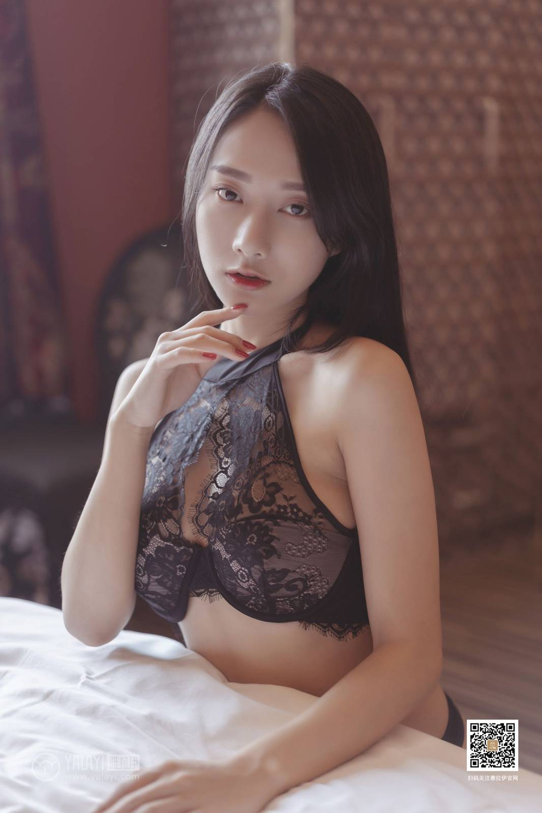 YALAYI雅拉伊美女模特何嘉颖情趣内衣眼含春水媚态风情写真-18