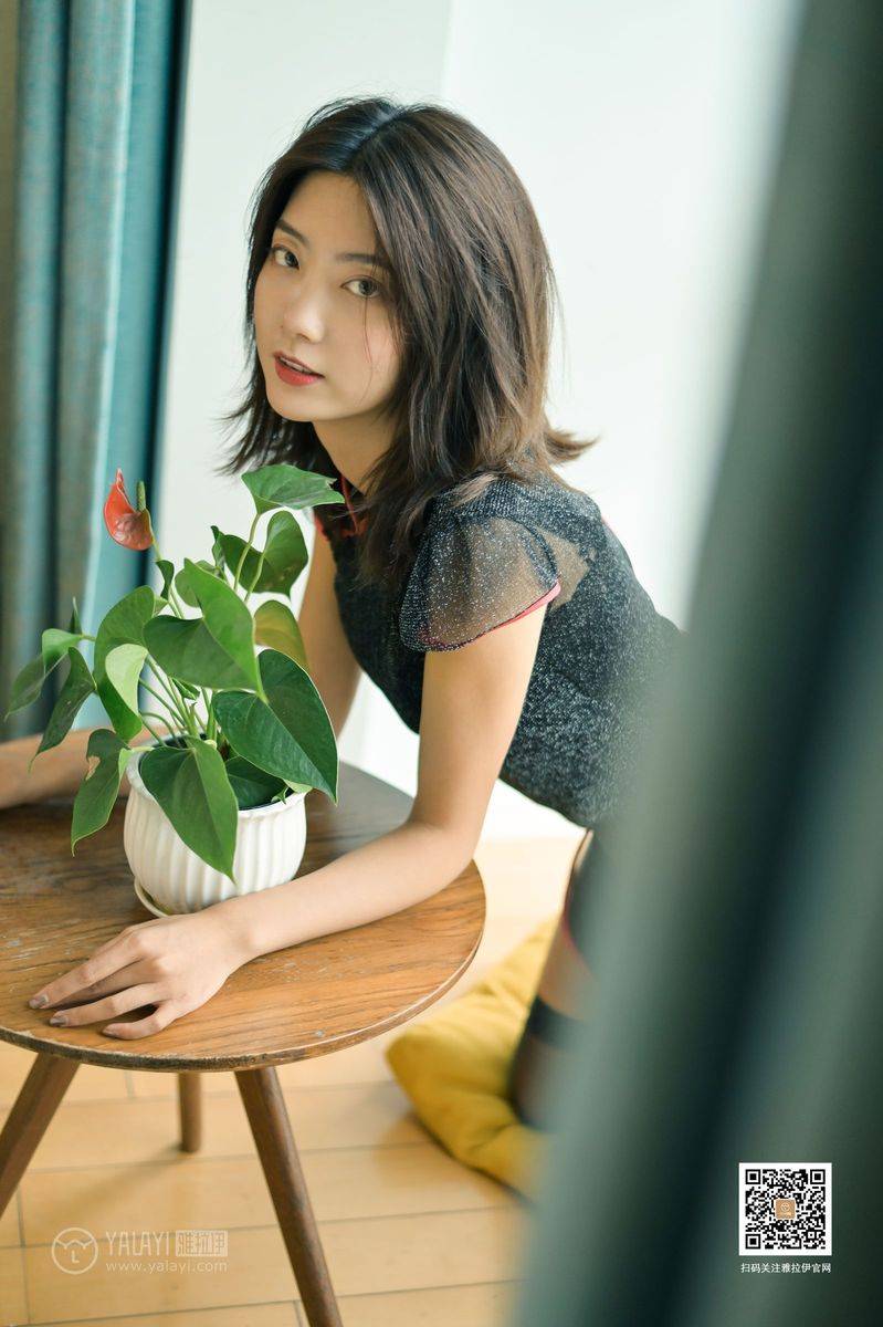YALAYI雅拉伊音乐系清纯美女纹纹W黑丝美腿透视旗袍性感套图-6