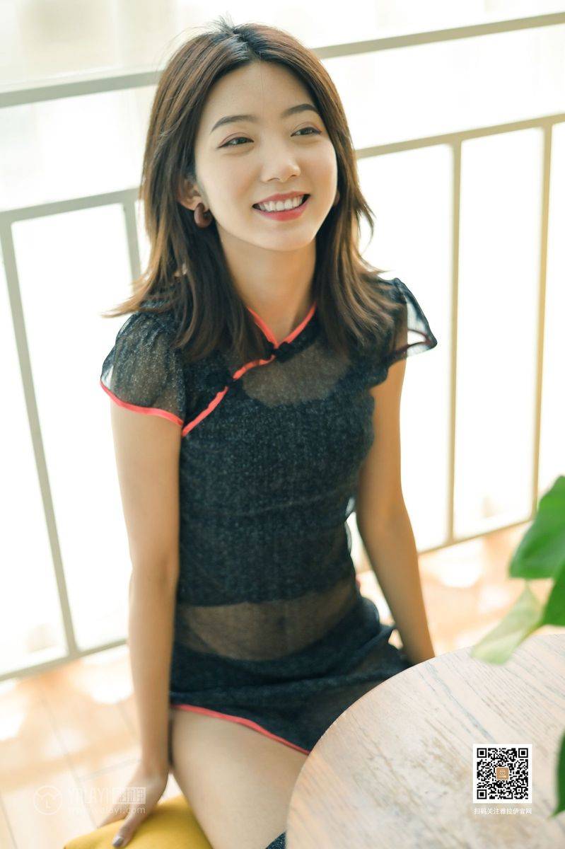 YALAYI雅拉伊音乐系清纯美女纹纹W黑丝美腿透视旗袍性感套图-9