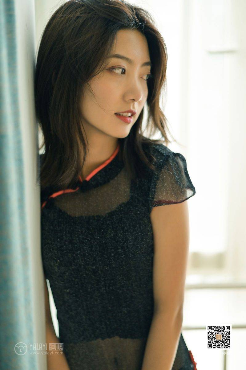 YALAYI雅拉伊音乐系清纯美女纹纹W黑丝美腿透视旗袍性感套图-21