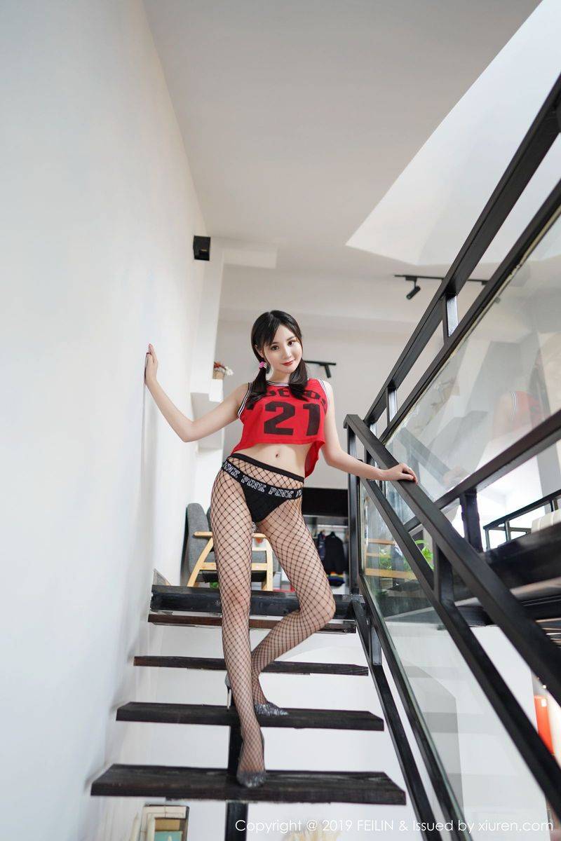 嗲囡囡美女模特Miki米雪儿黑丝网袜粉色情趣内衣性感写真-2