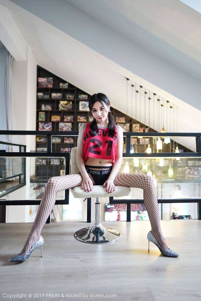 嗲囡囡美女模特Miki米雪儿黑丝网袜粉色情趣内衣性感写真-25