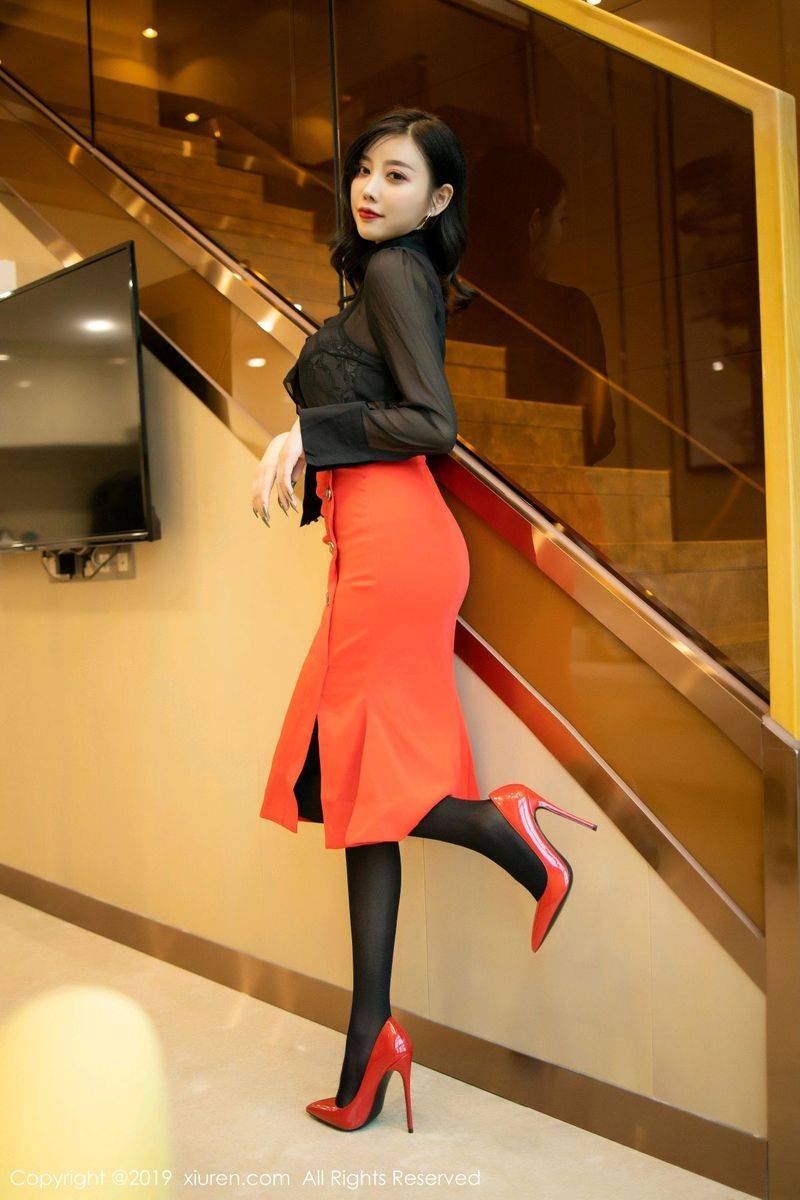 秀人网性感女神杨晨晨sugar黑丝美腿透视内衣诱惑套图-12