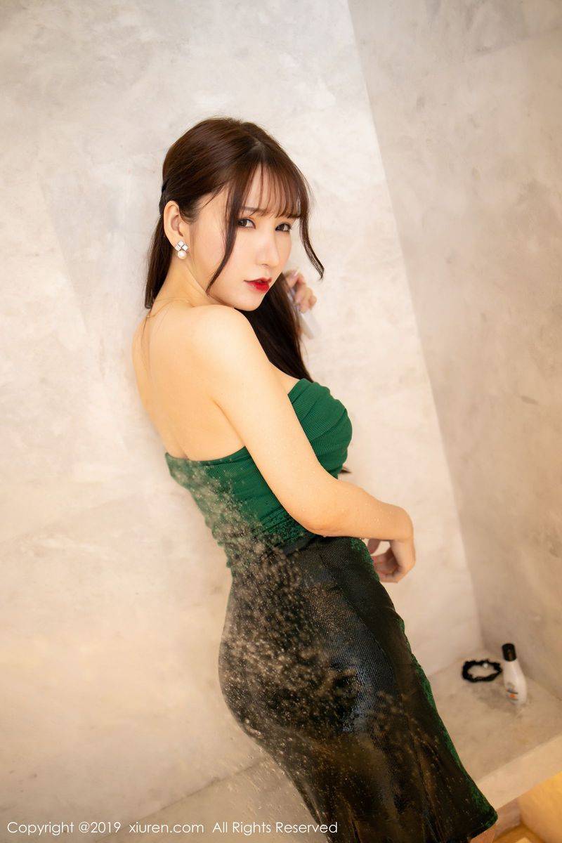 秀人网性感美女周于希Sandy绿色长裙浴室内衣湿身魅惑写真-19