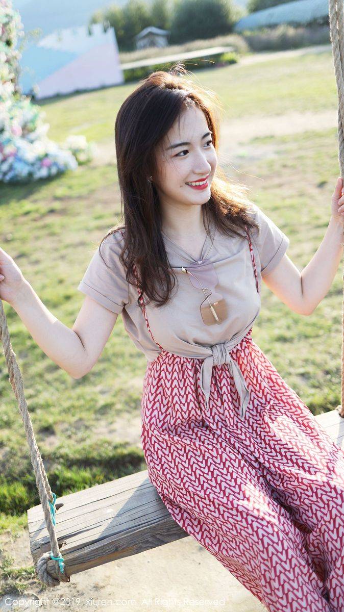 秀人网美女模特艺儿拿铁室外清新甜美风格系列气质写真-19