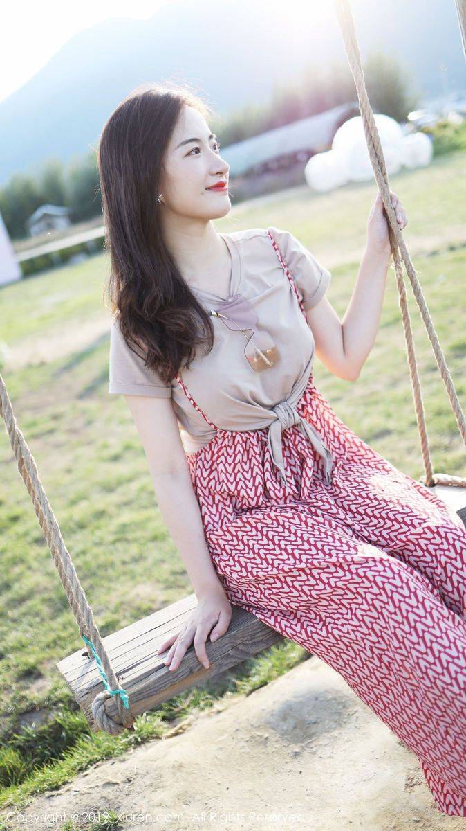 秀人网美女模特艺儿拿铁室外清新甜美风格系列气质写真-24